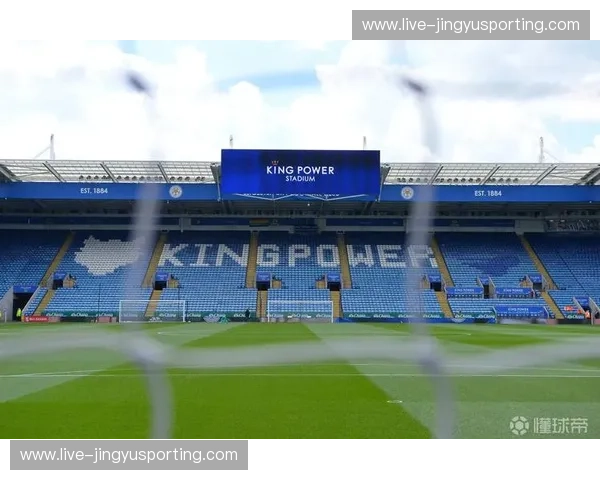 王权球场的终极博弈：当“蓝狐”獠牙遇上“红魔”雄心